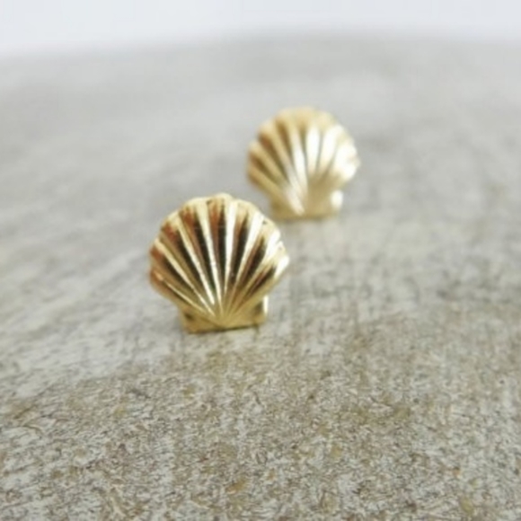 Anthropologie Jewelry - Gold Goldtone Seashell Shell Stud Earrings